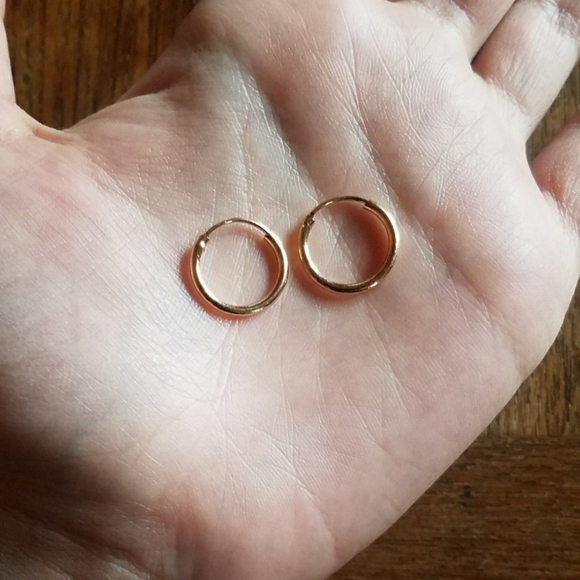 NWOT 15mm Mini Gold Hoop Earrings - Picture 7 of 8
